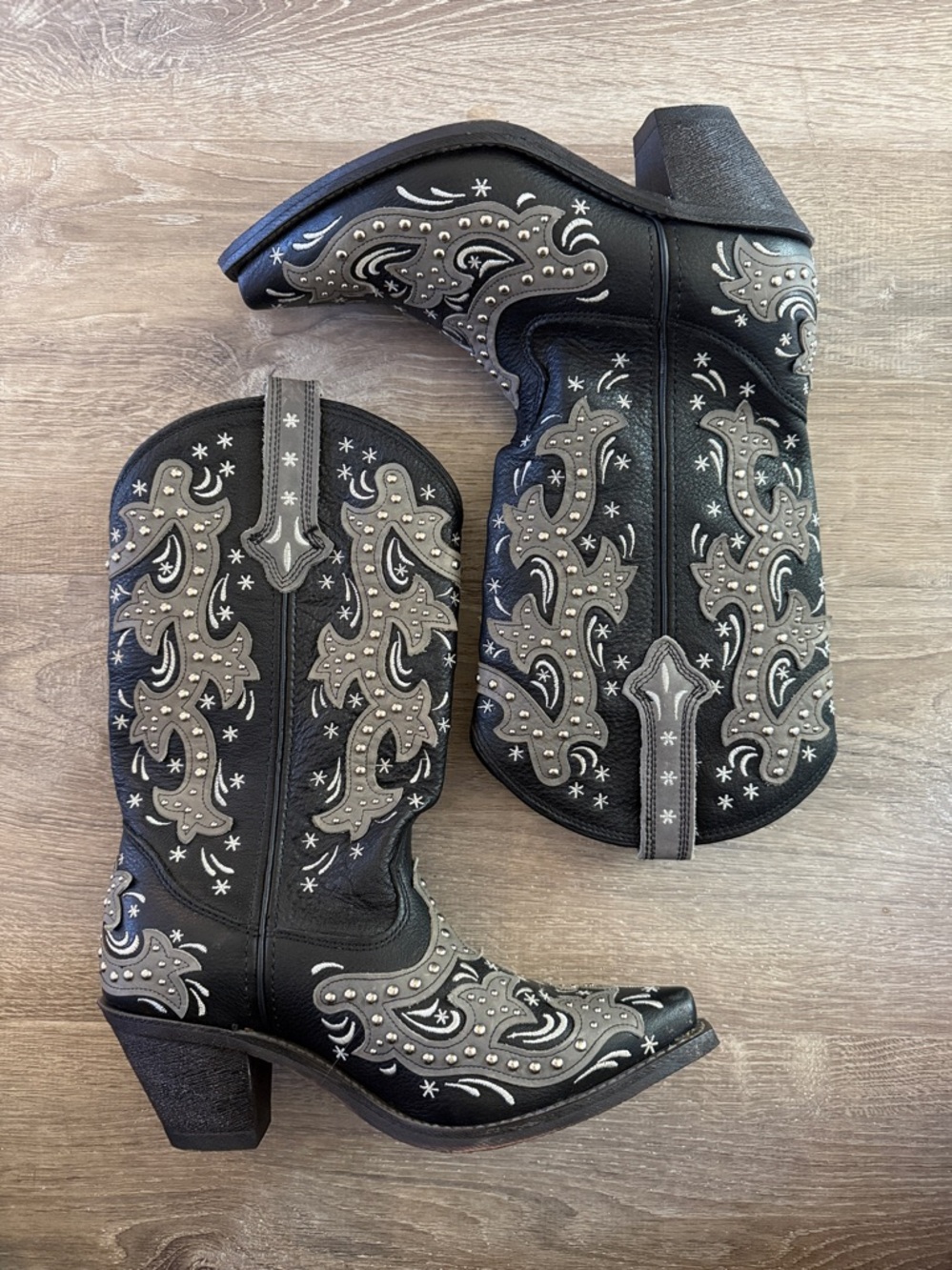 Rockin Country 
Womens Size 8M Leather Western
Black and Silver Boots